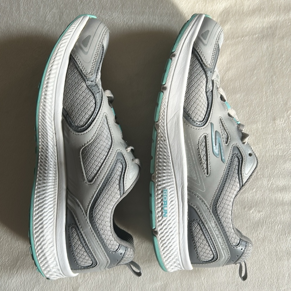 Skechers Womne's Go Run Consistent Sneaker 9.5